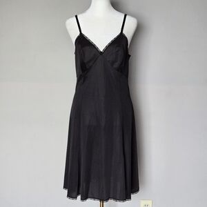 Vintage Vanity Fair Black Babydoll Slip Dress 1970’s Size 34
